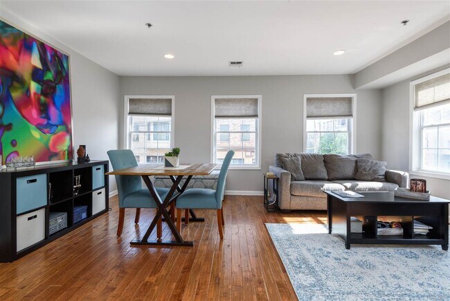 Building Photo - 354 3rd St