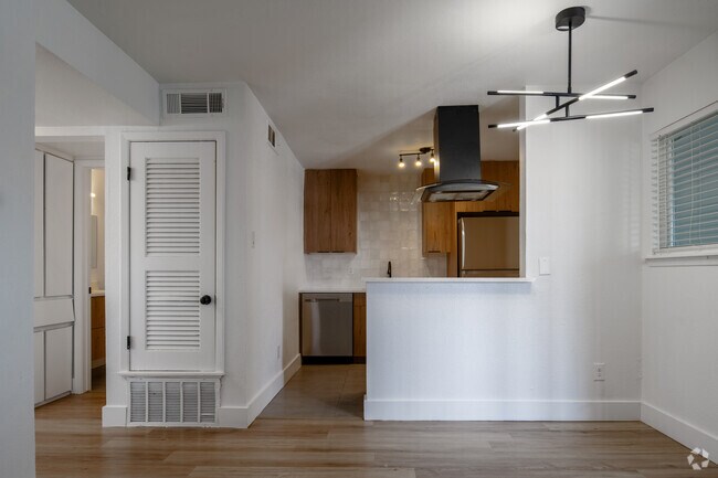 2 habitaciones, 1,5 baños, 850 pies cuadrados, cocina - CrestHaus Apartments, LLC