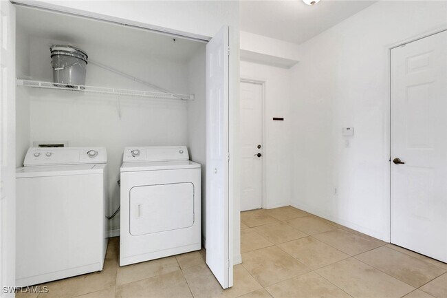 Foto del edificio - 20201 Estero Gardens Cir