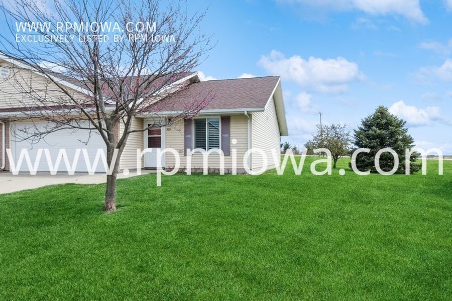 Primary Photo - UPDATED FINISHES!! 2 Bedroom, 2 Bath Townh...