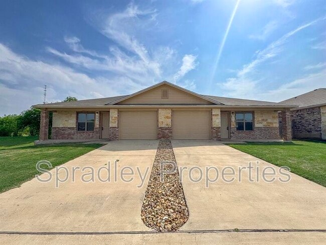 Building Photo - 711 Laila Ln