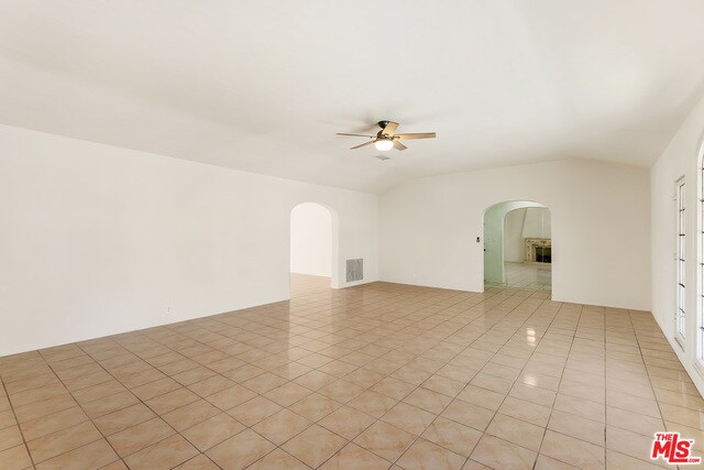 Building Photo - 118 N Mansfield Ave