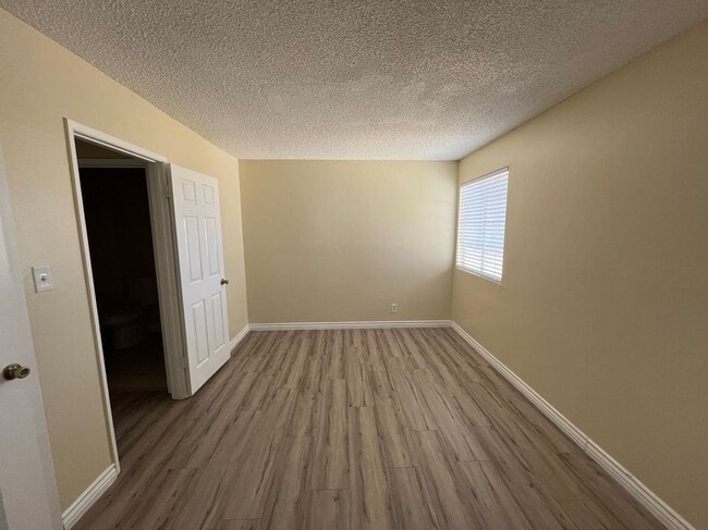 Foto del edificio - 7819 Walpole Ave
