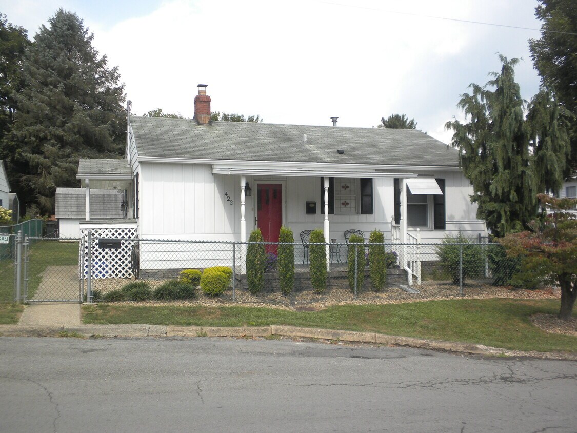 422 Crowl St, Westover, WV 26501 House Rental in Westover, WV