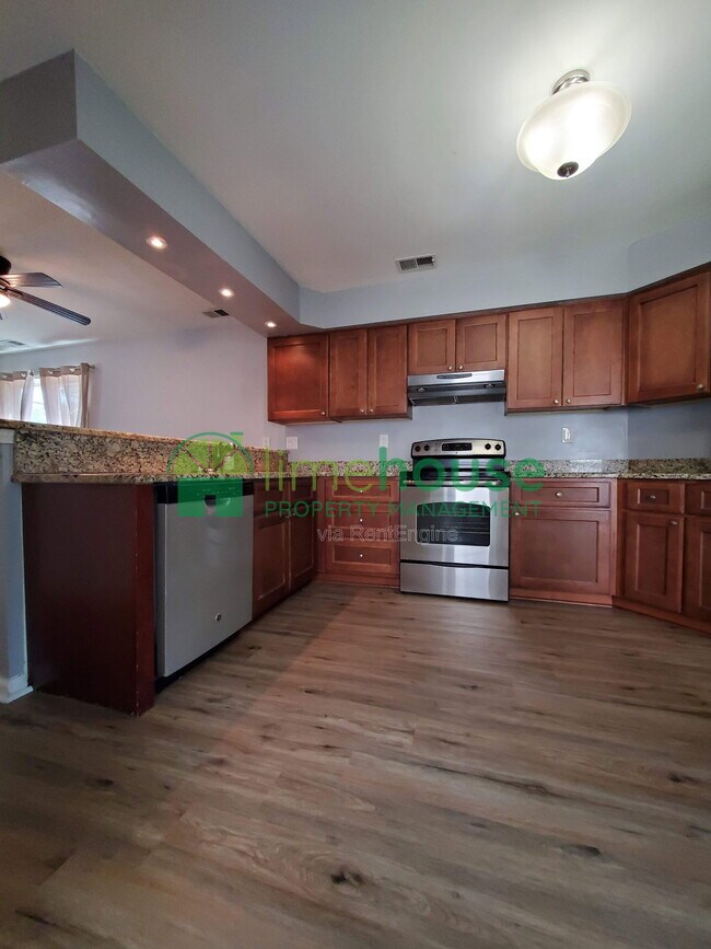 Foto del edificio - 724 Carolina Ave