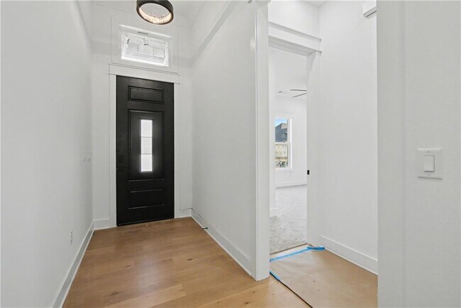 Foto del edificio - 310 Hedge Dr