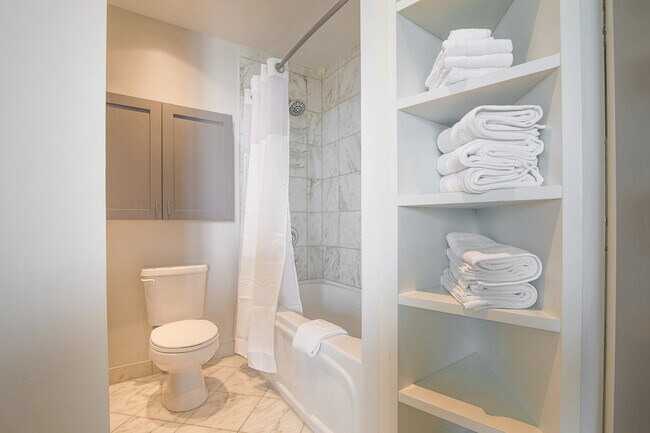 Photo du bâtiment - 208 Queens Quay W