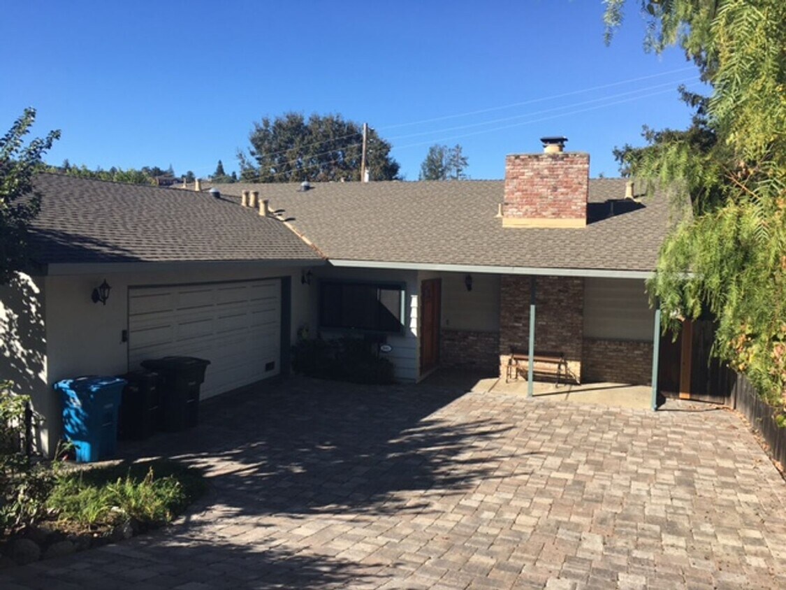Primary Photo - Beautiful home located in the hills of Red...