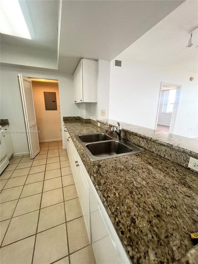 Foto del edificio - 19501 W Country Club Dr