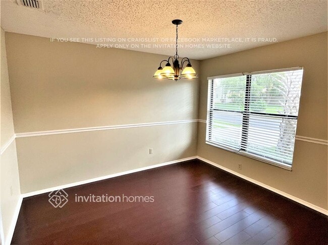 Foto del edificio - 512 W Springtree Way