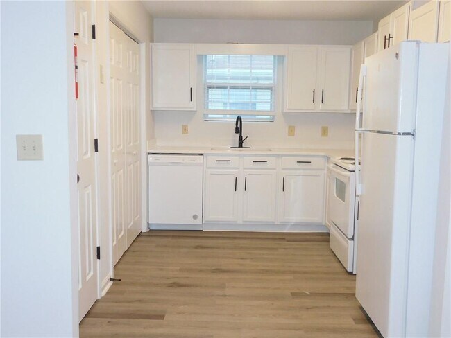 Foto del edificio - 94 Rock Garden Pl