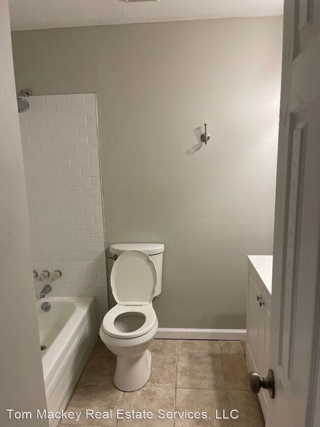 Building Photo - 4 br, 2 bath House - 9929 Mint Dr.