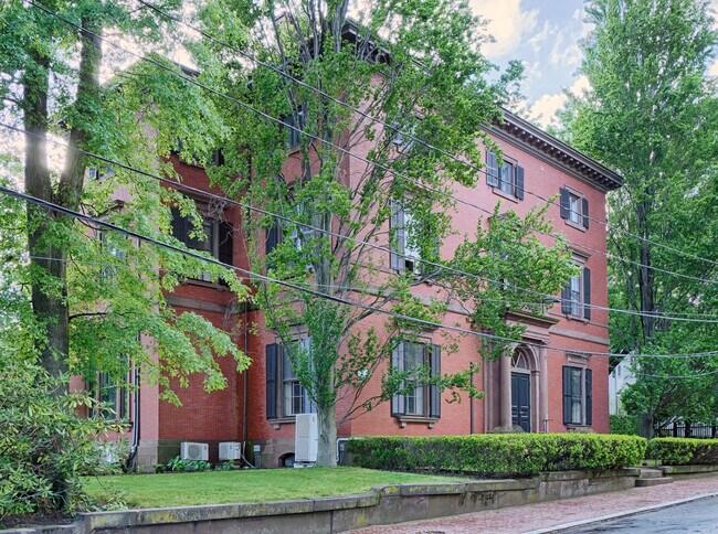 Building Photo - 72 Prospect St