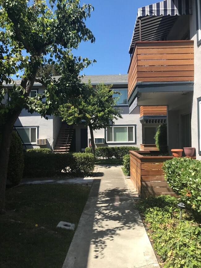 Building Photo - 1400 White Dr