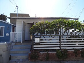Building Photo - 3700 Crestwood Pl
