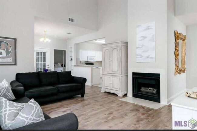Living Room - 5155 Etta St