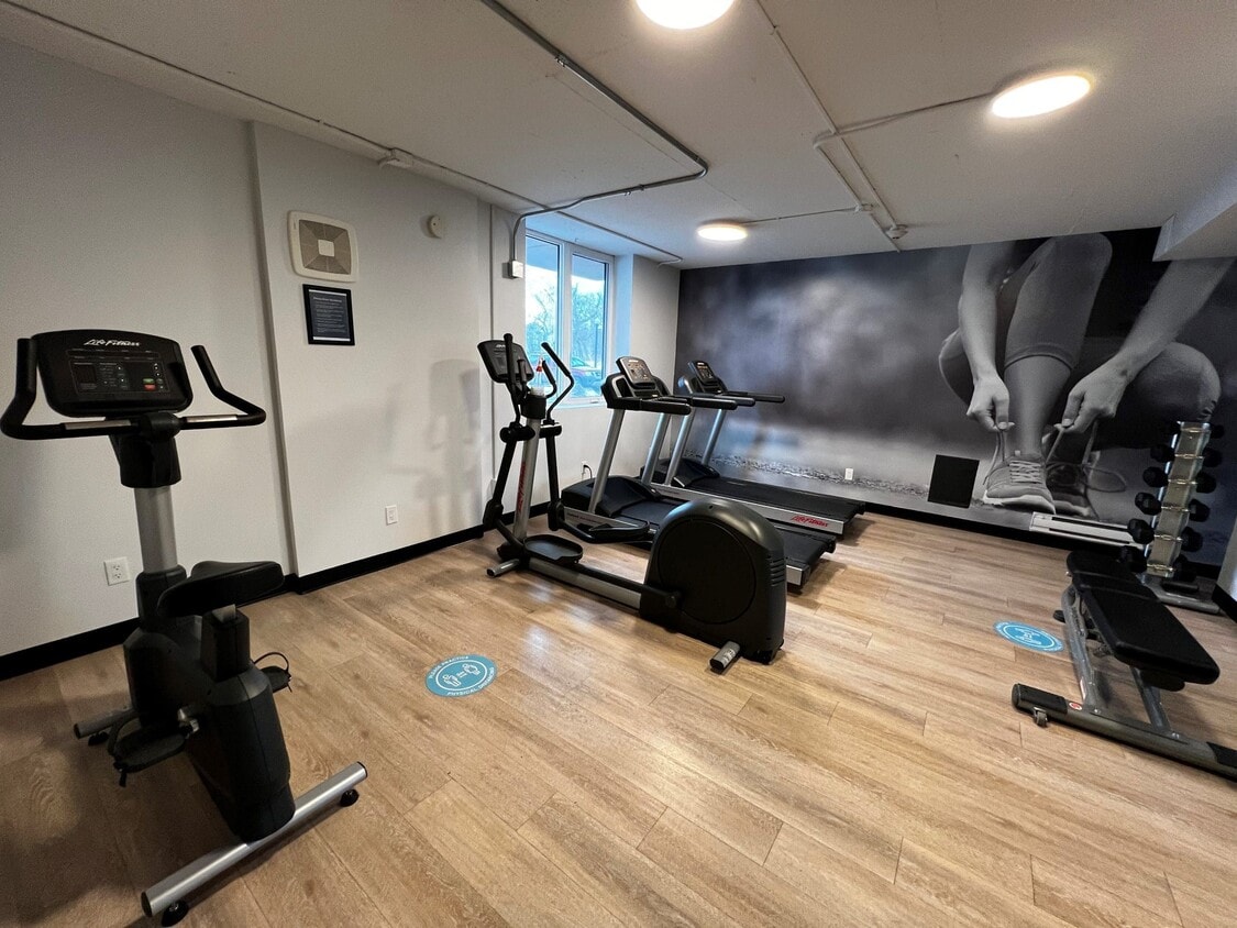 Photo du bâtiment - Hi-Level Affordable