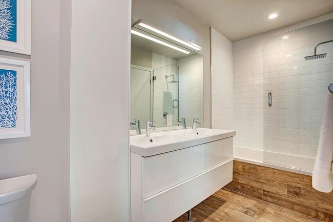 Building Photo - 1543 Stanford St