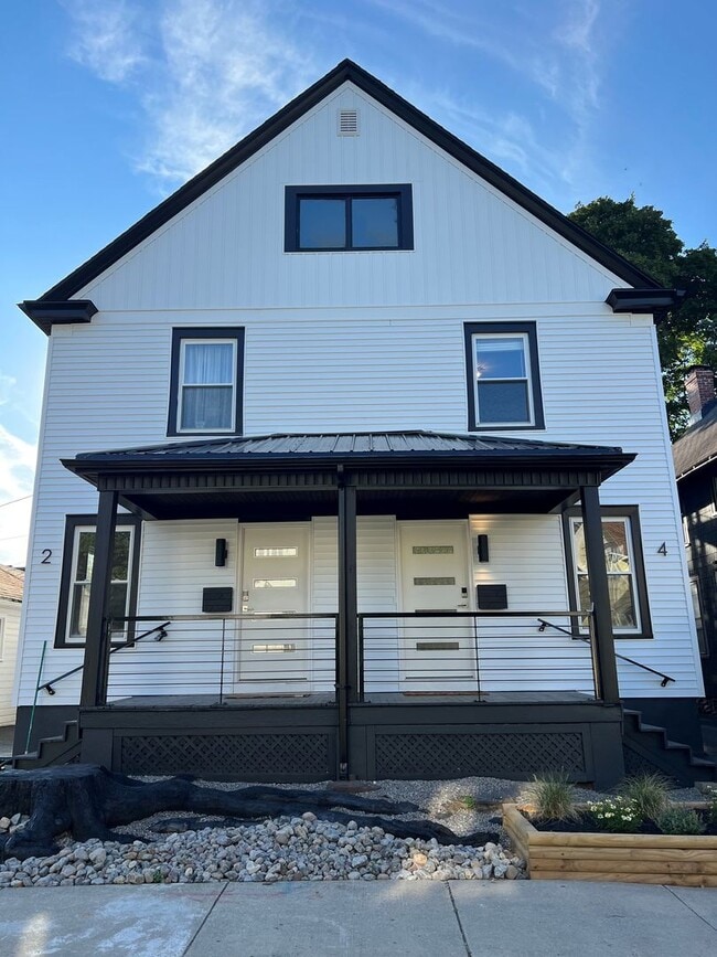 Building Photo - Gorgeous three bedroom in the heart of Park Ave