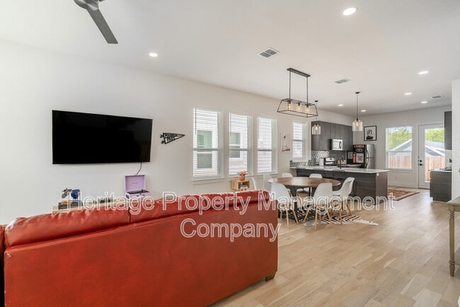 Building Photo - 719 Eleanor Ave