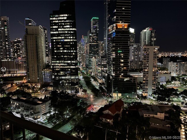Foto del edificio - 1581 Brickell Ave