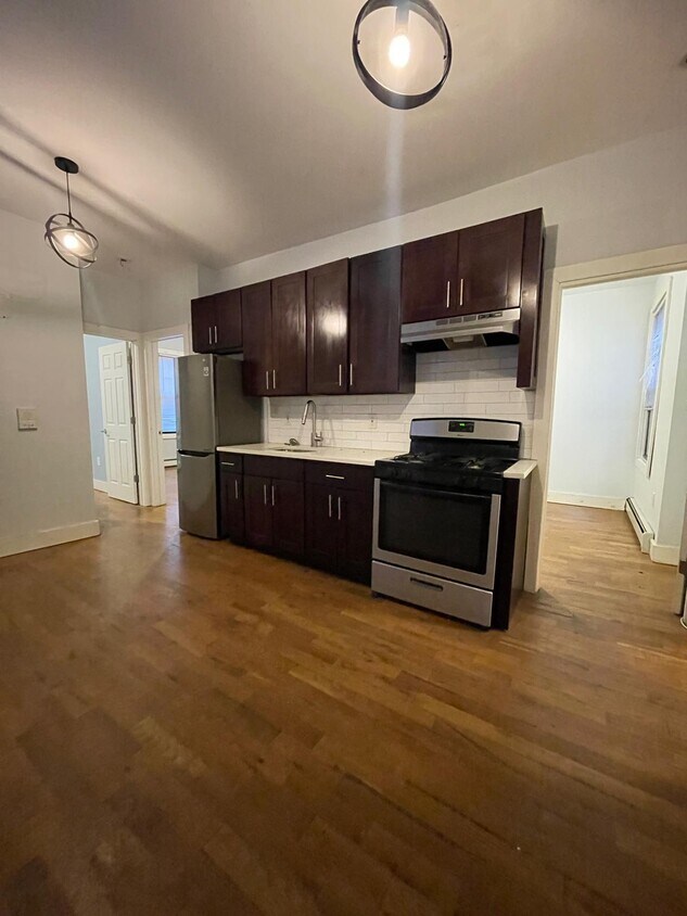 183 Garfield Ave 2R - 178 Garfield Ave