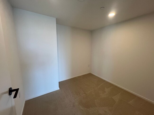 Building Photo - Newly open building, "The Park Ward Village", 1-Bed,1-Bath corner unit
