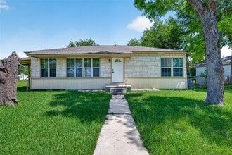 Building Photo - 1221 Parkway Dr