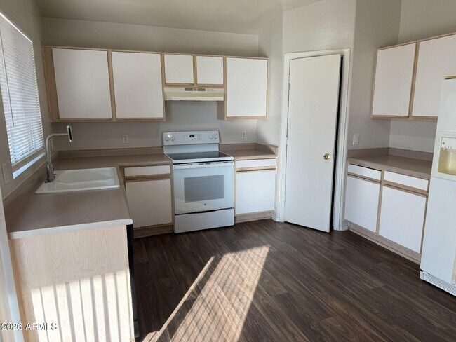Building Photo - 12071 W Dahlia Dr