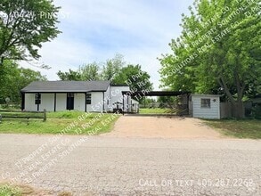 Building Photo - 404 W Pine St