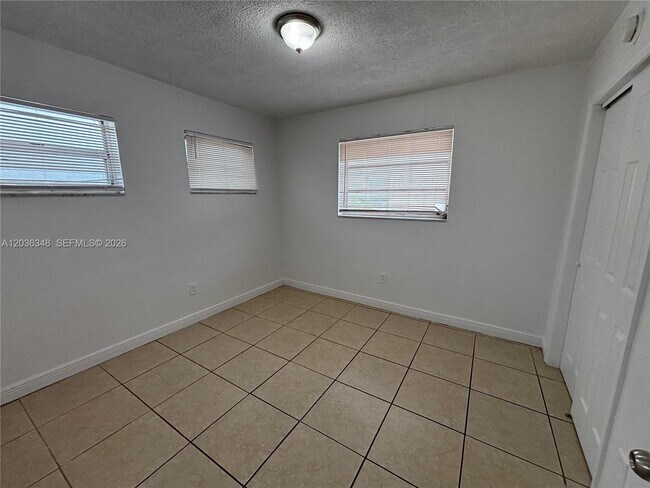 Foto del edificio - 8287 NE Miami Ct