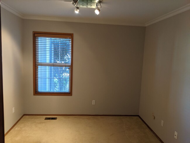 Foto del edificio - Spacious Single Family Home with Large Yar...
