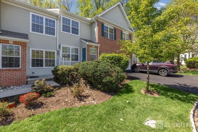 Building Photo - 302 Wellington Park Dr