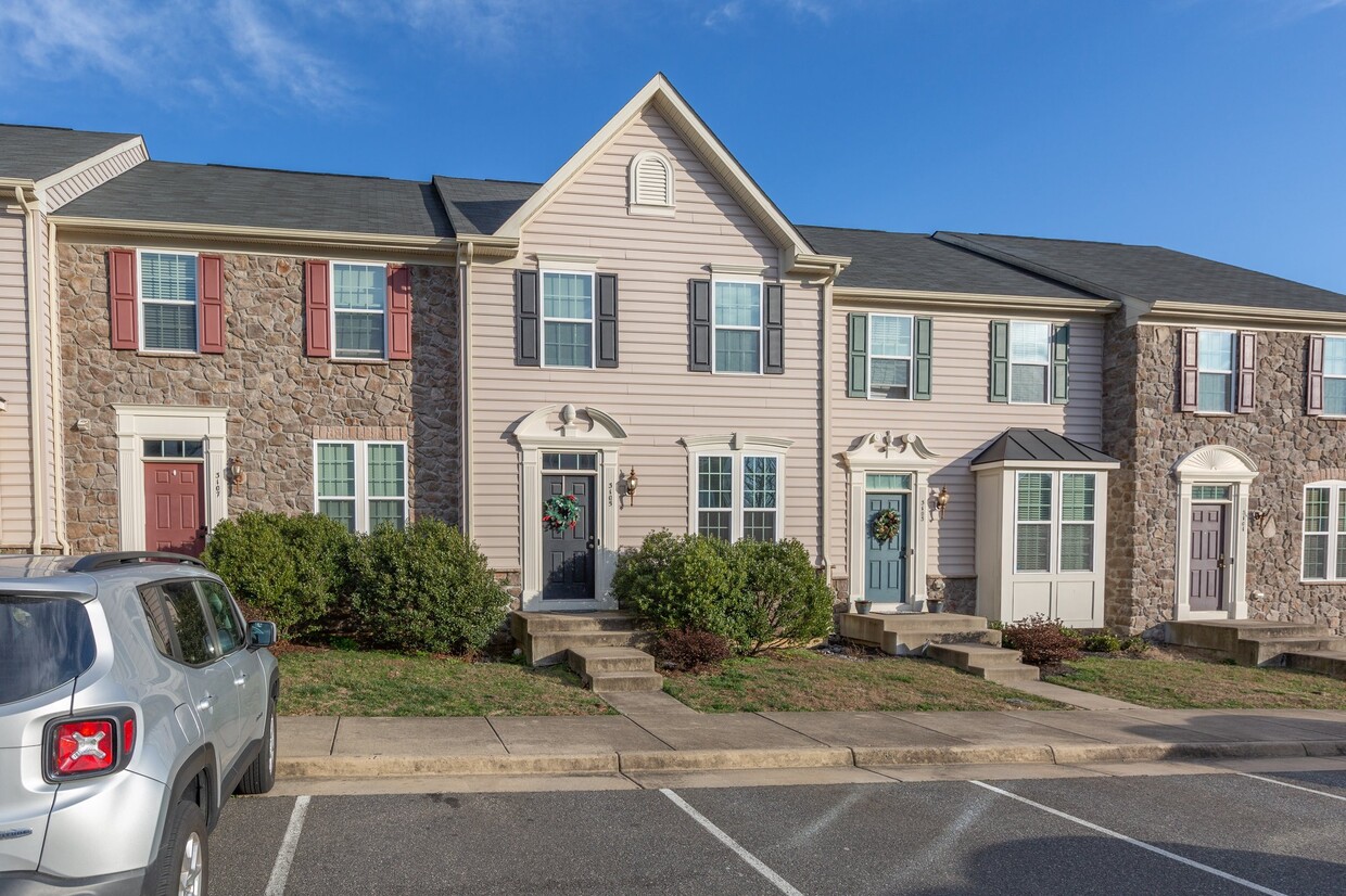 3105 Alliance Ct, Fredericksburg, VA 22408 Townhome Rentals in
