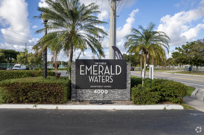 Foto del edificio - Club at Emerald Waters