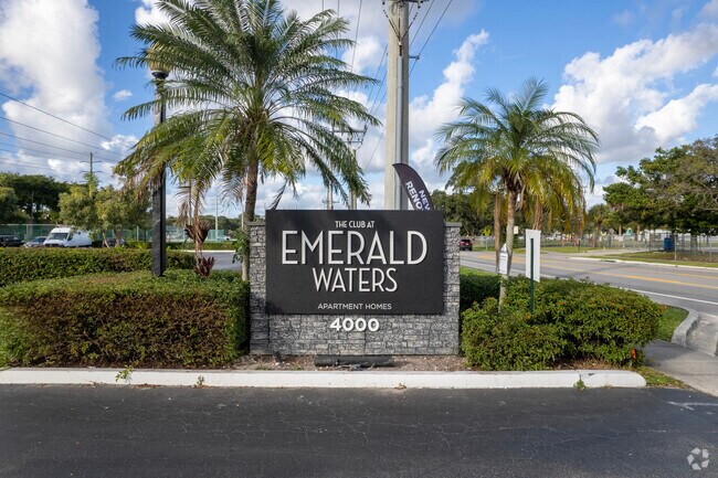 Building Photo - Club at Emerald Waters