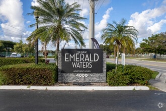 Building Photo - Club at Emerald Waters
