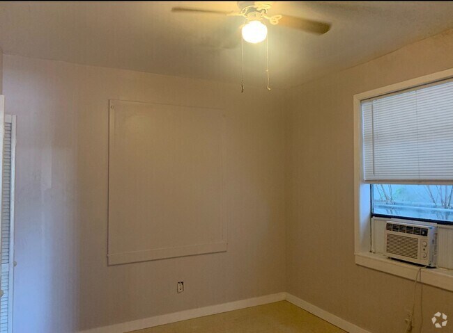 Building Photo - 3210 N 77 Sunshine Strip