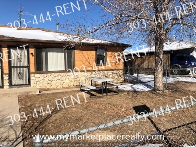 Building Photo - 2 Bedroom & 1 Bathroom Duplex in Brighton!