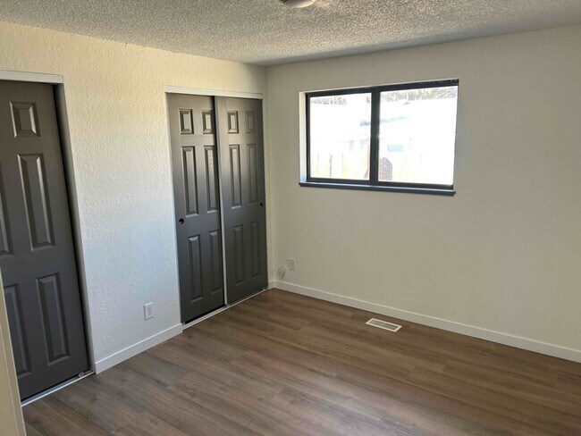 Foto del edificio - 308 E Olympic Ave