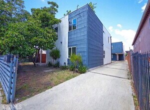 Building Photo - 645 W 97th St
