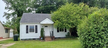 Building Photo - 711 Burgess Ave