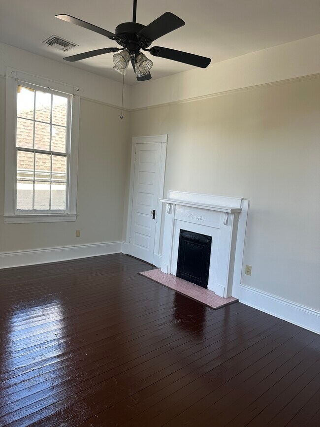 Foto del edificio - 6025 S Robertson St