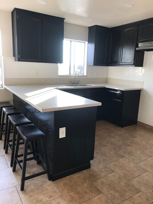 Kitchen - 671 S Ferris Ave