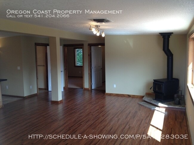 Building Photo - Depoe Bay comfort & quiet privacy.