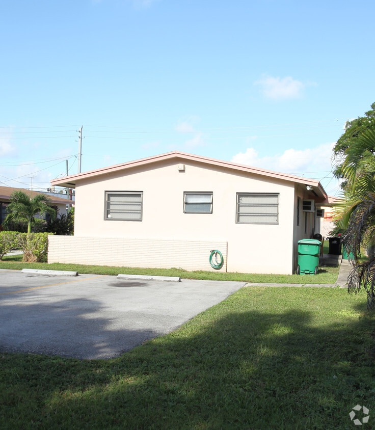 Building Photo - 14260 SW 88th Ave