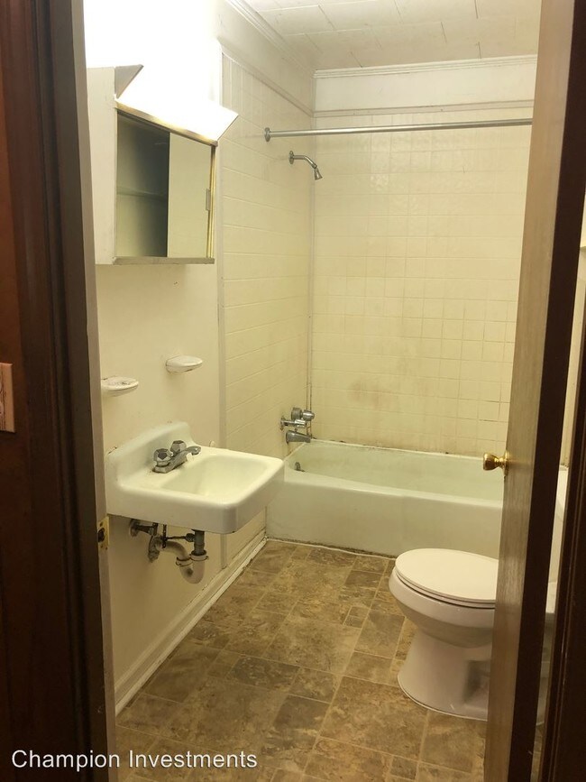Building Photo - 2 br, 1 bath House - 106A Greene Dr.
