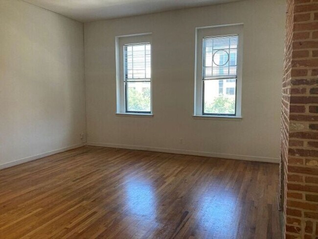 Building Photo - 17 W Preston St