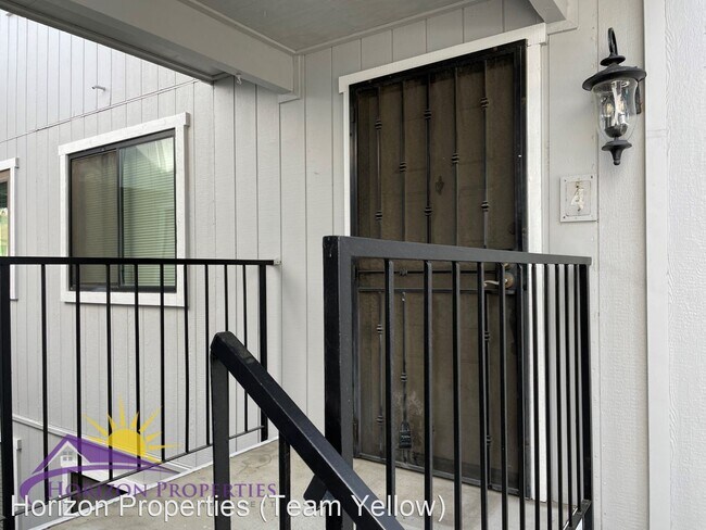 Building Photo - 2 br, 1 bath House - 250 Del Verde Cir #4