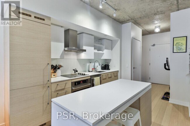 Photo du bâtiment - 1030 King St W